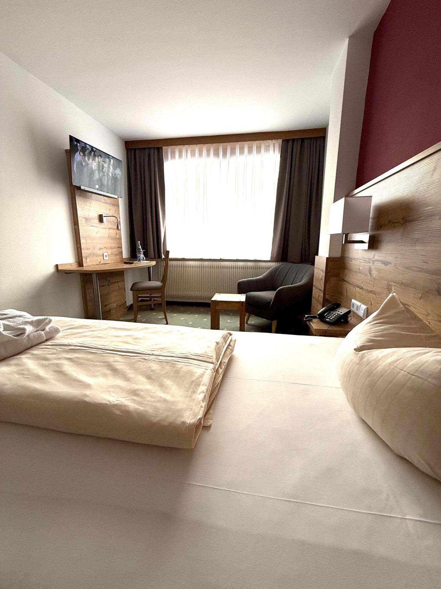 Hotel Traube Loßburg エクステリア 写真