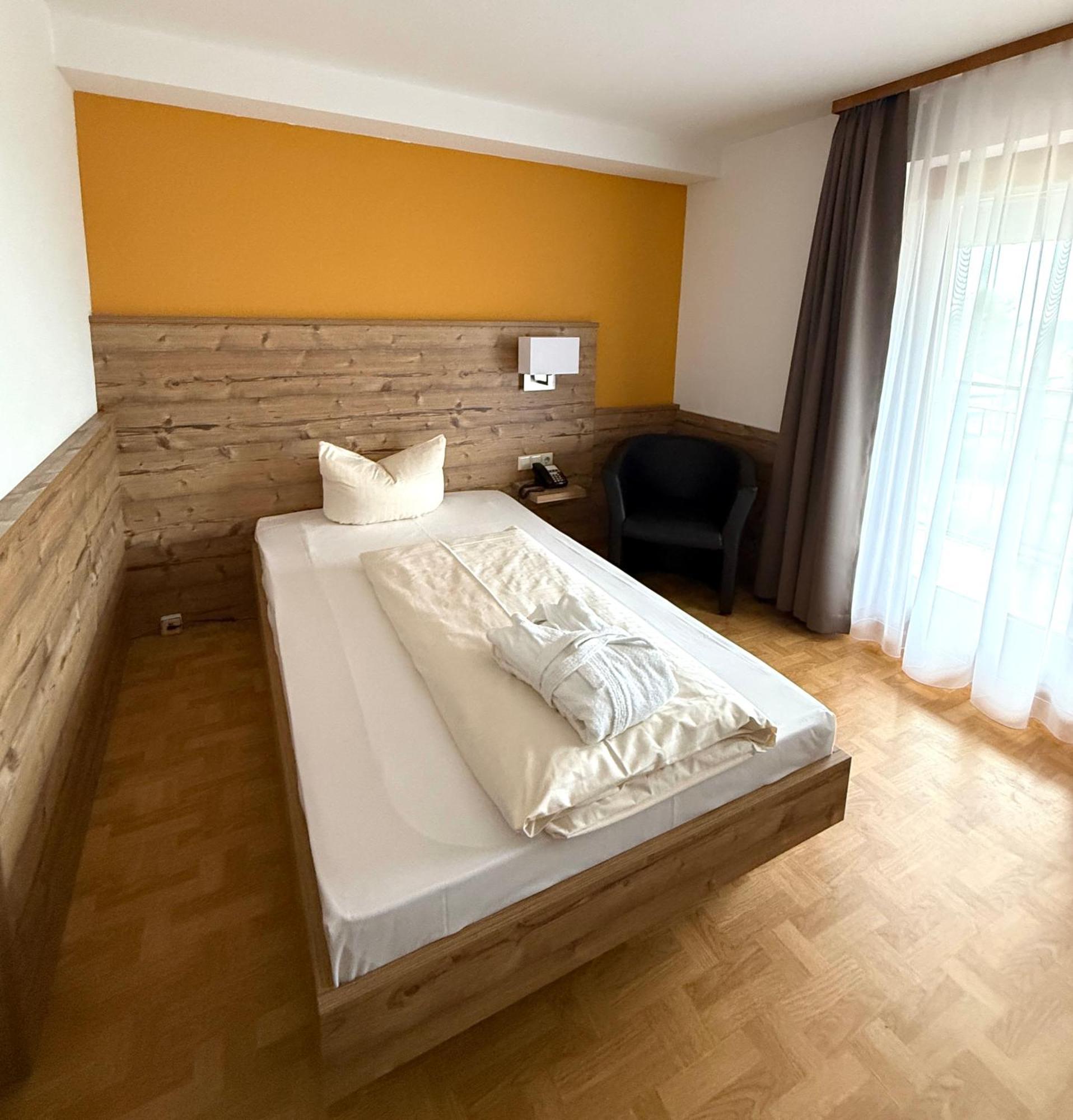Hotel Traube Loßburg エクステリア 写真