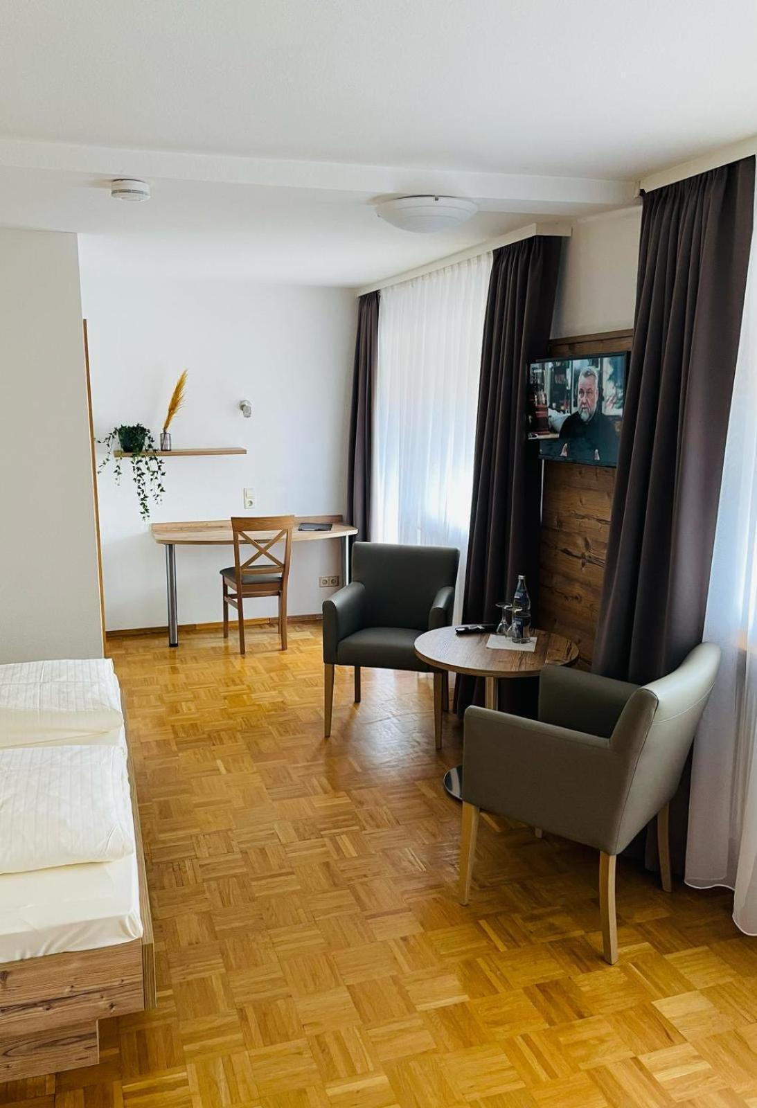 Hotel Traube Loßburg エクステリア 写真